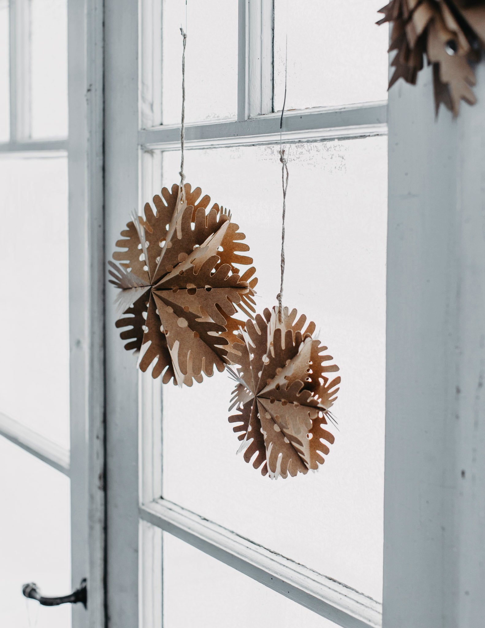 BUSTERUD Weihnachtstern aus Papier braun Small - Lykke&You GmbH