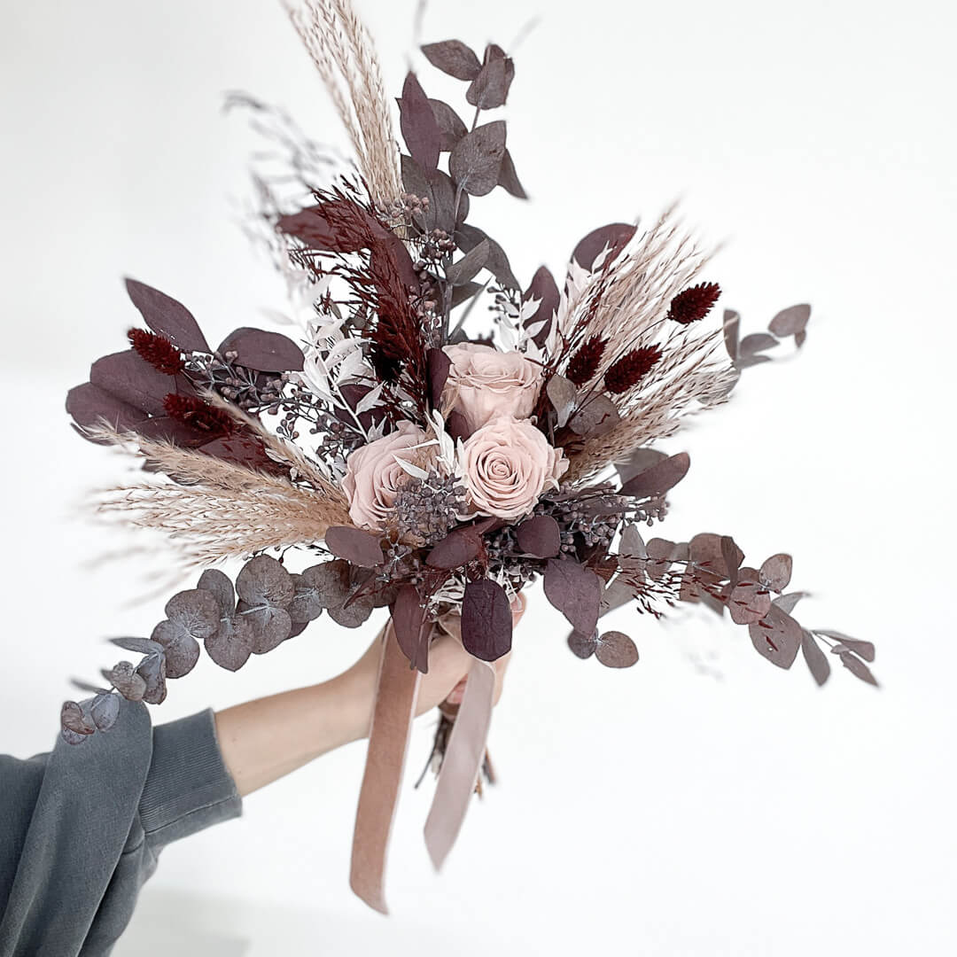 Brautstrauß Trockenblumen Eukalyptus bordeaux winterlich | Hochzeitstrauß Pampasgras - Lykke&You