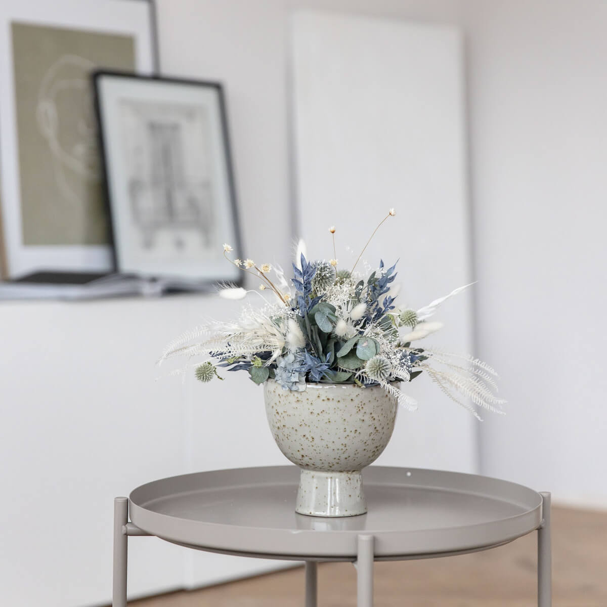 Elegance in blue and white: dried flower arrangement with eucalyptus