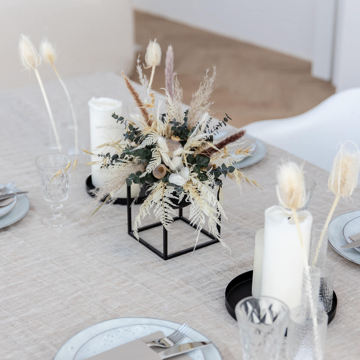 Boho-Chic: Dried flower arrangement with pampas grass and eucalyptus