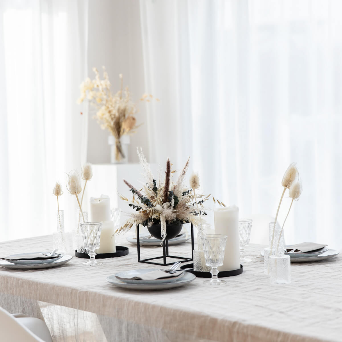 Boho-Chic: Dried flower arrangement with pampas grass and eucalyptus