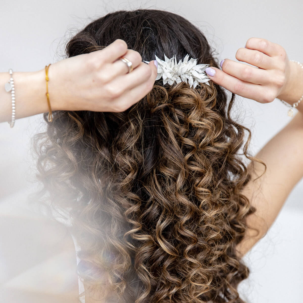 Hair comb dried flowers white ruscus