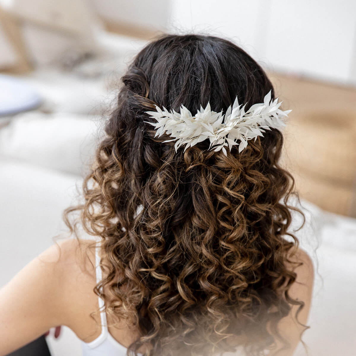 Hair comb dried flowers white ruscus