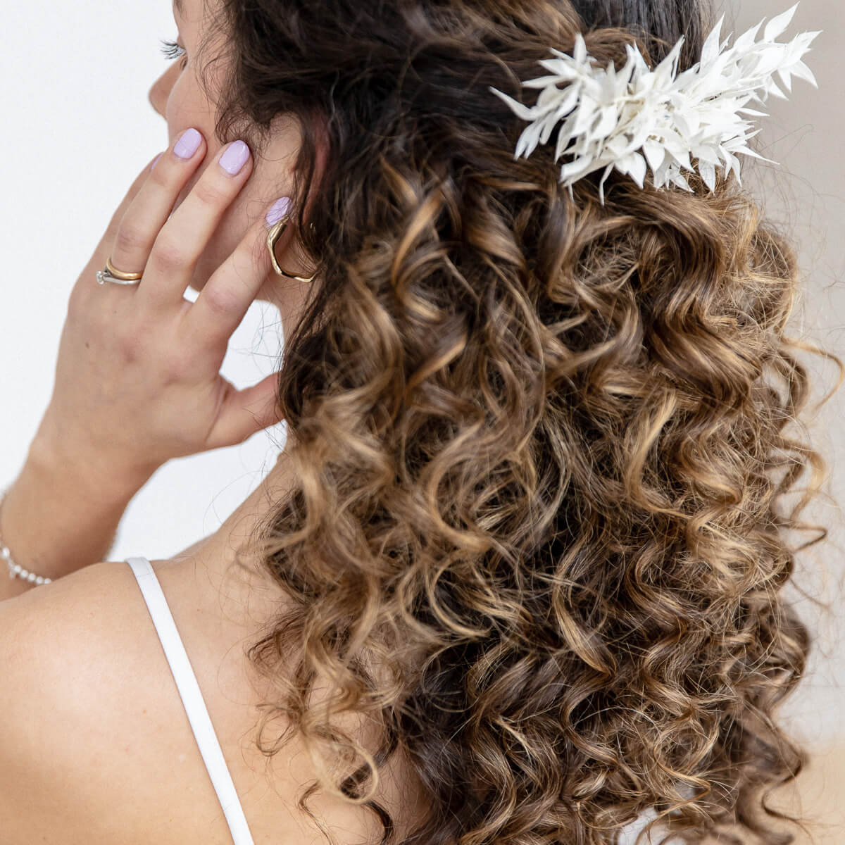 Hair comb dried flowers white ruscus