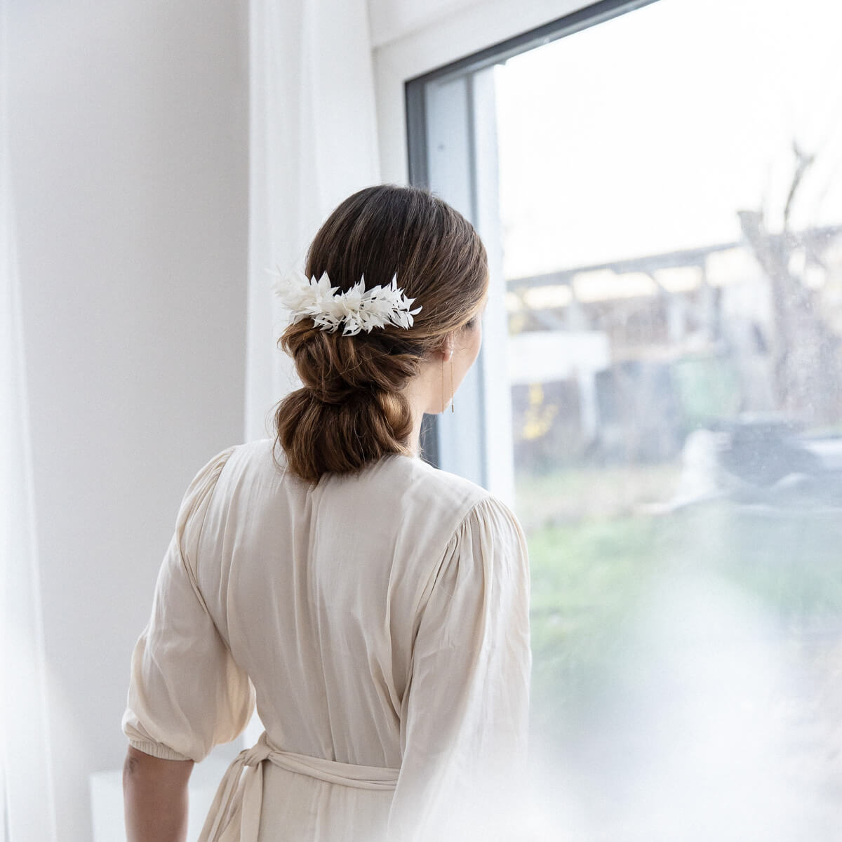 Hair comb dried flowers white ruscus