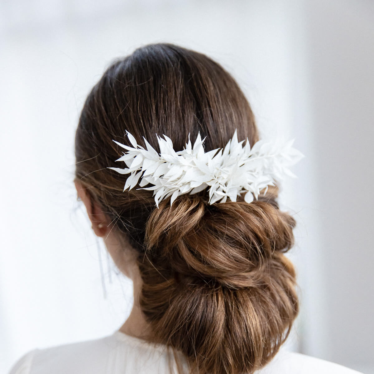 Hair comb dried flowers white ruscus