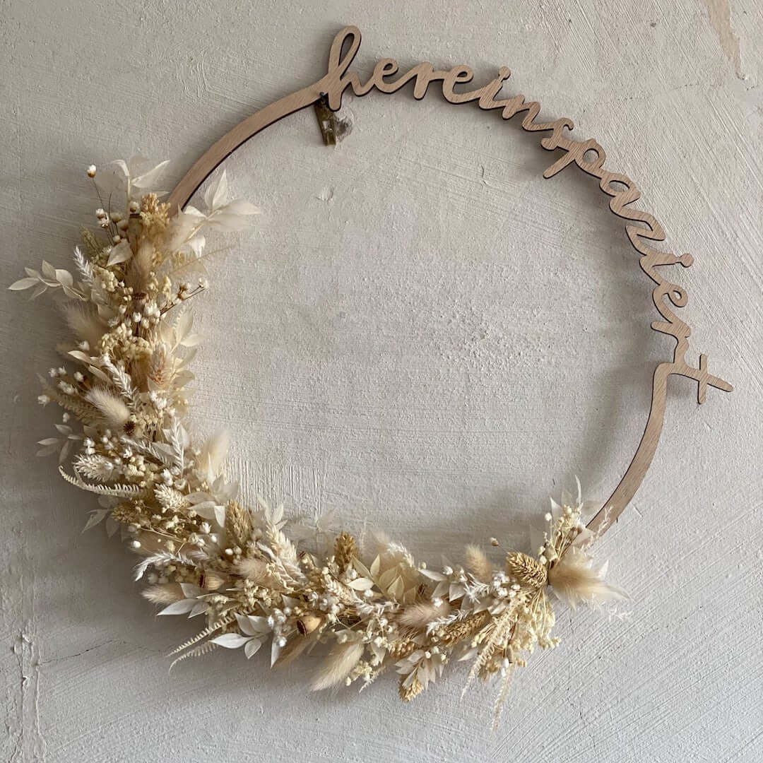 Holzkranz Hereinspaziert von Eulenschnitt mit passenden Trockenblumen - DIY