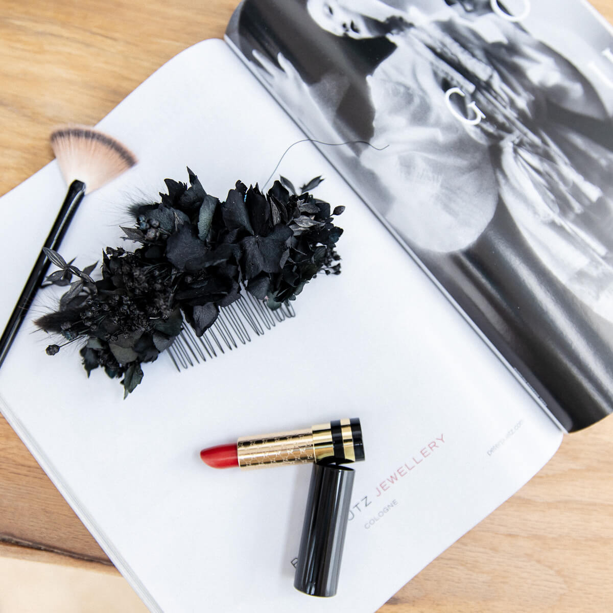 Haarkamm Trockenblumen schwarz - Lykke&You GmbH
