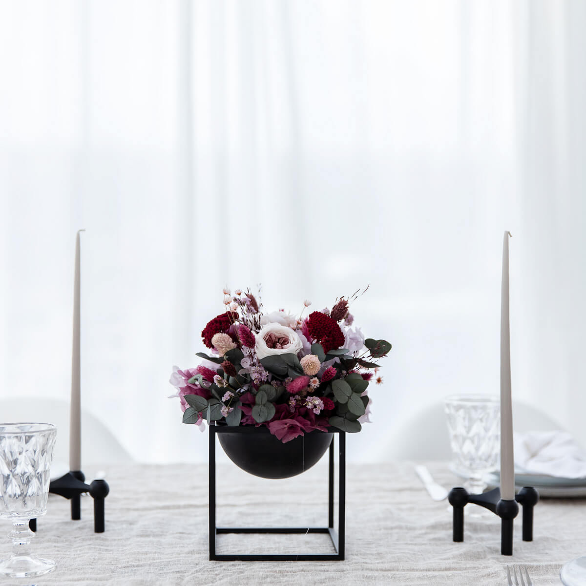 Trockenblumengesteck Berry: Elegante Blumen in beerigen Tönen - Lykke&You GmbH